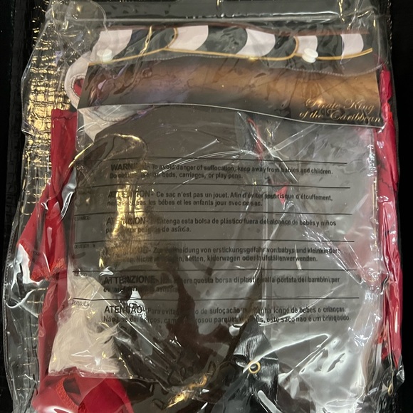 Spooktacular Women's Carribean Pirate Costume Set, M - Picture 5 of 5